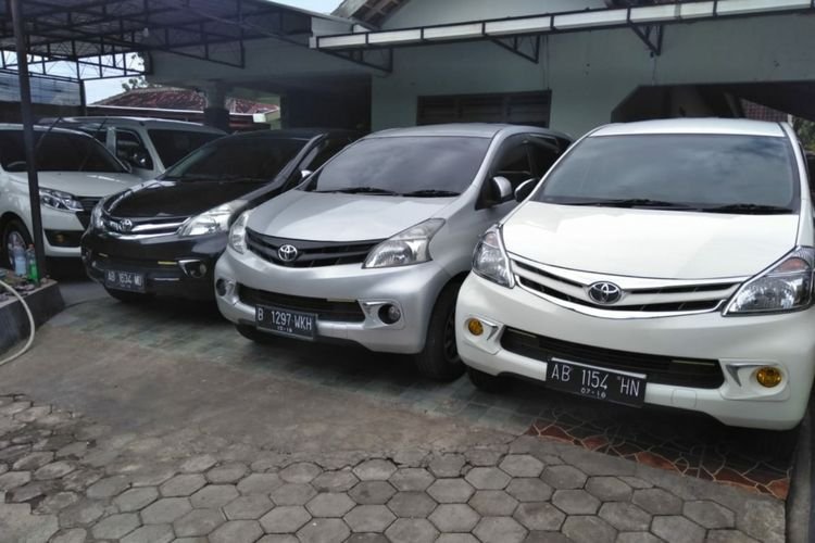 Armada sewa mobil dan supir di Bali untuk perjalanan nyaman.