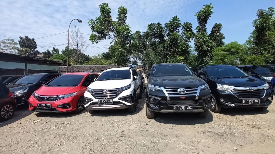 Pilihan kendaraan terbaik untuk sewa mobil dan supir di Bali dengan layanan profesional.